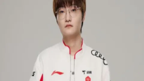 “曼联等俱乐部夏季求购葡体后卫伊纳西奥，转会费预计超4500万欧元”